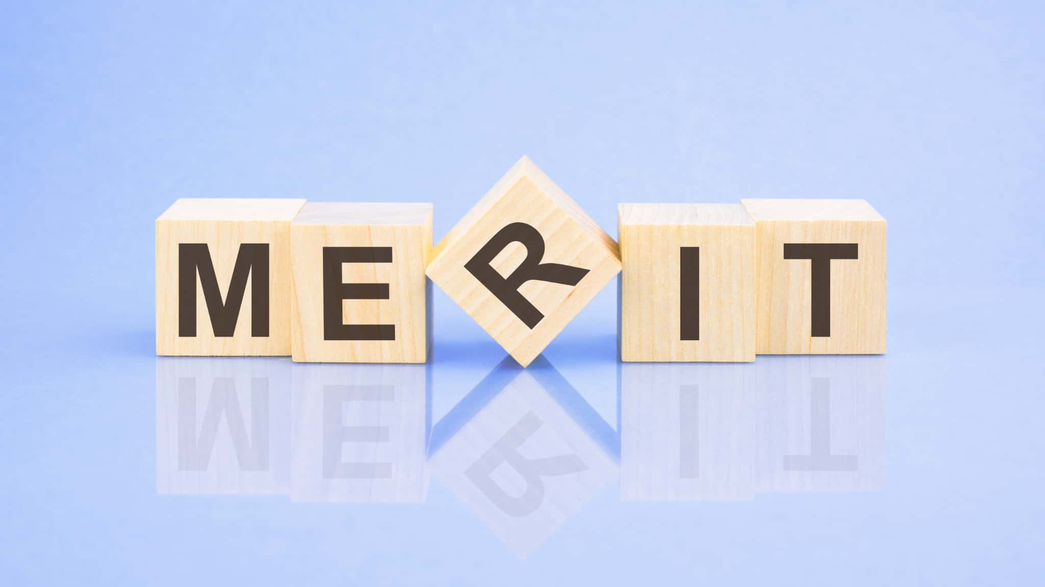 セラミック治療のメリットを説明するイメージ