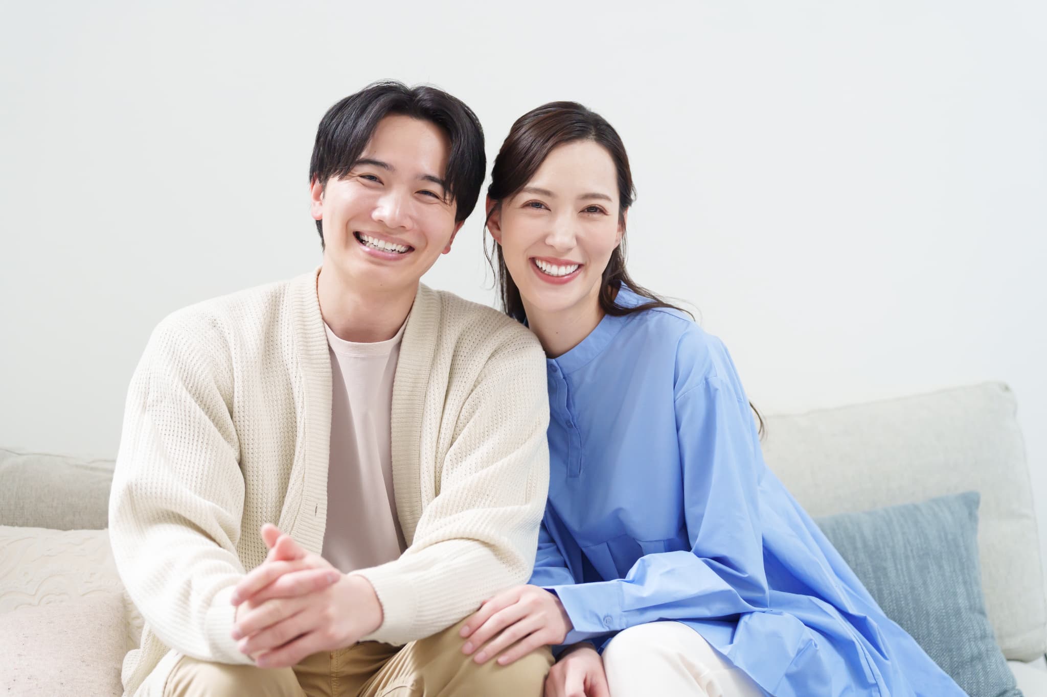 歯周病を予防して健康に過ごす笑顔の男女