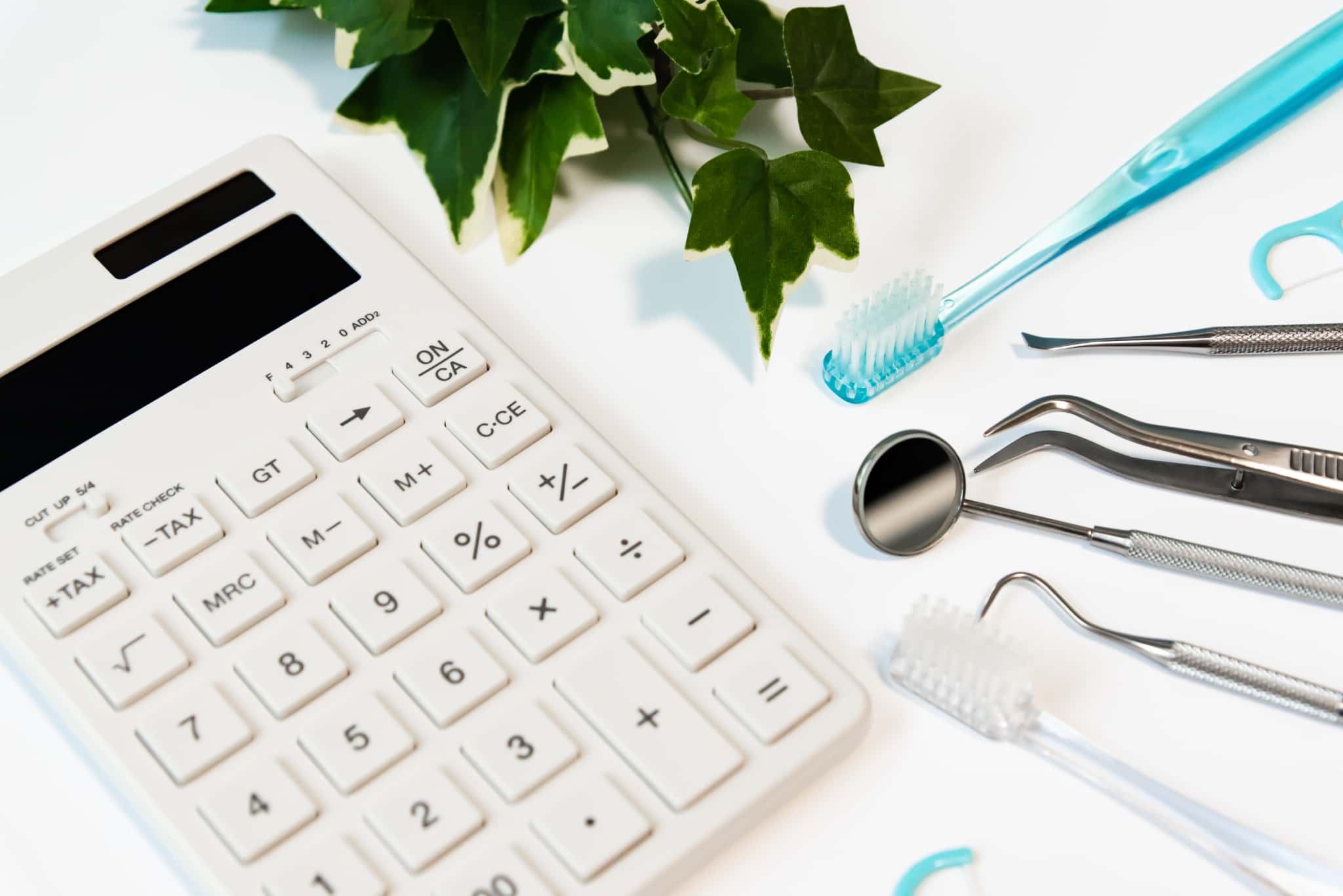 根管治療の費用を示す計算機のイメージ