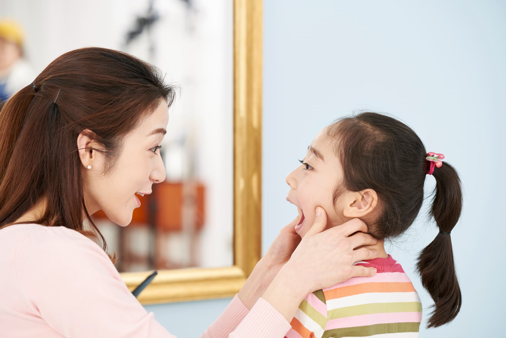 子どもの出っ歯が気になる母親