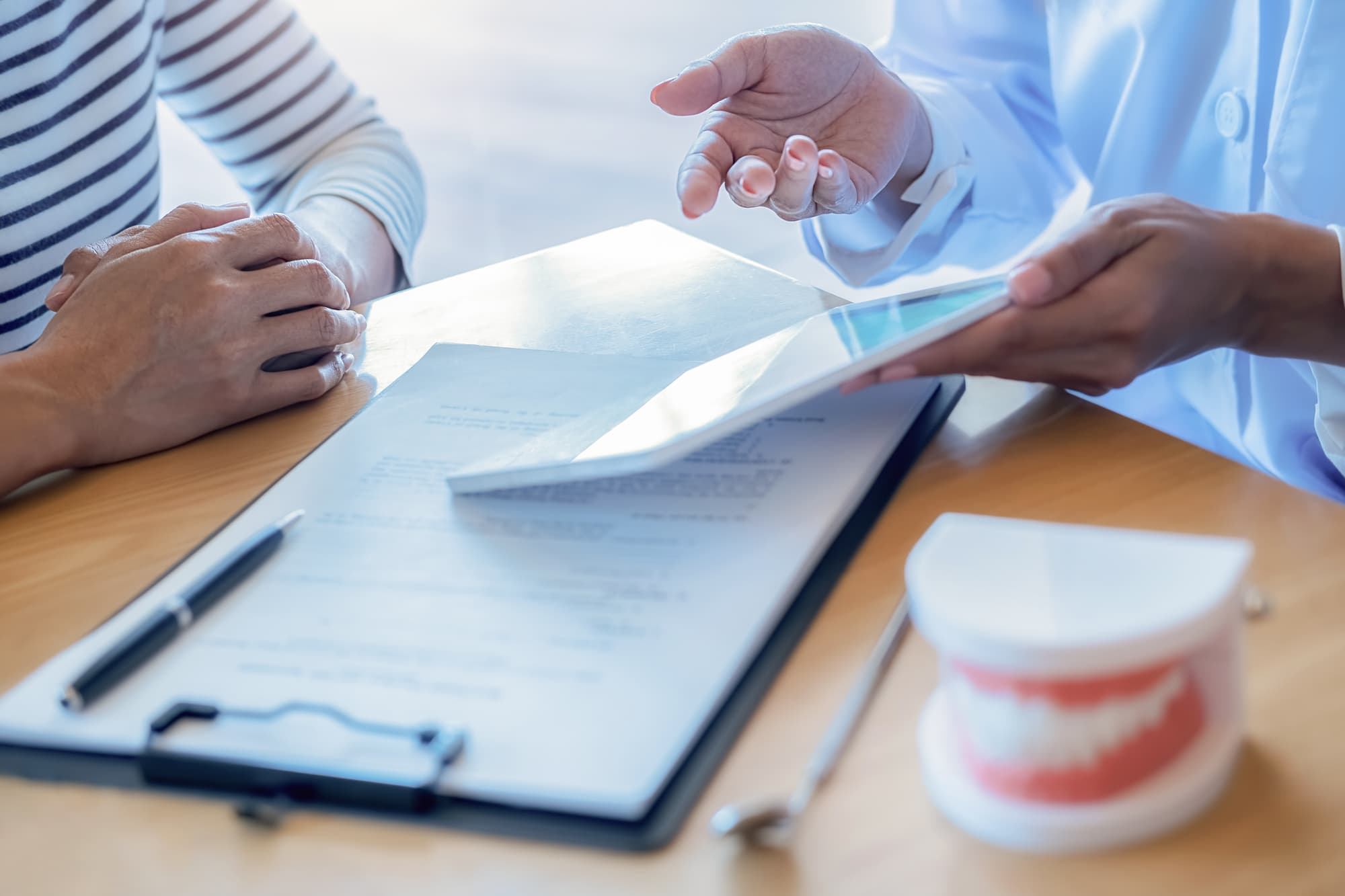 インプラント治療のカウンセリングの様子