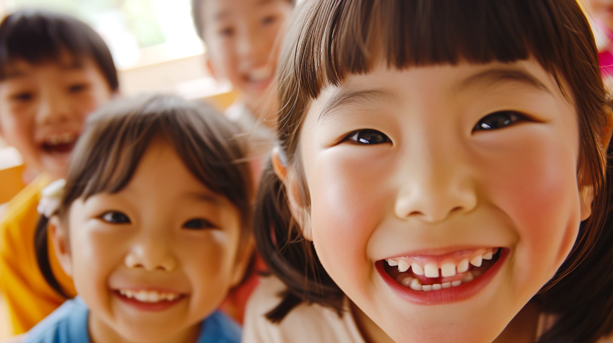 虫歯予防をして健康な歯の子供たち